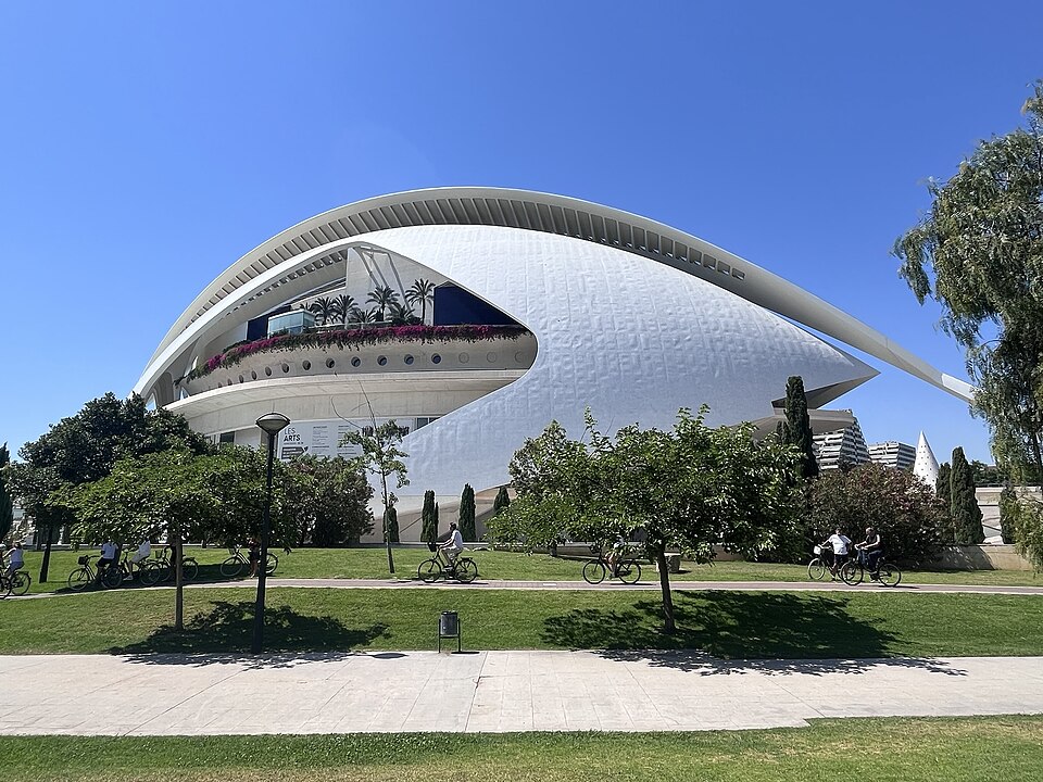 Palau_de_Les_Arts_Reina_Sofía_-_East_View_-_City_of_Arts_and_Sciences_-_Valencia_Spain